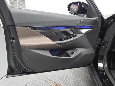 2025 BMW 5 SERIES 缩略图 27