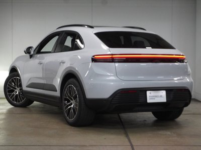 PORSCHE MACAN - 4