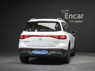 2025 Mercedes-BENZ EQB — фото 4
