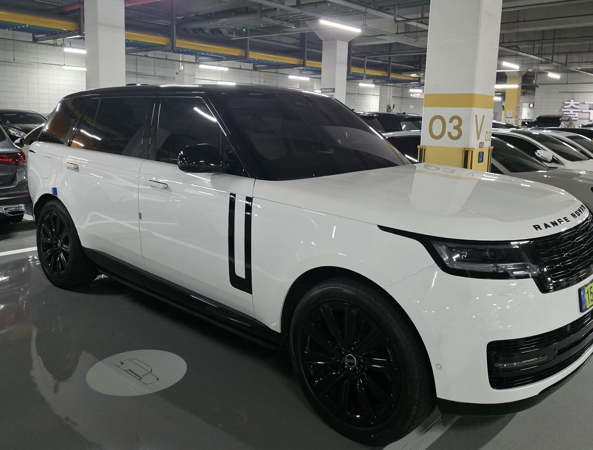 LAND ROVER RANGE ROVER - View 1