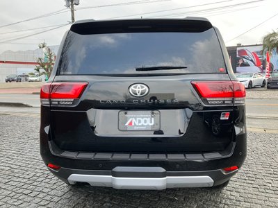 TOYOTA LAND CRUISER 300 - 7