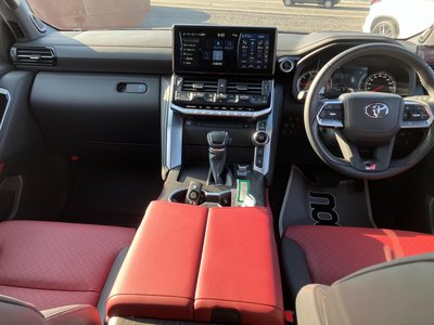 TOYOTA LAND CRUISER 300 - 9