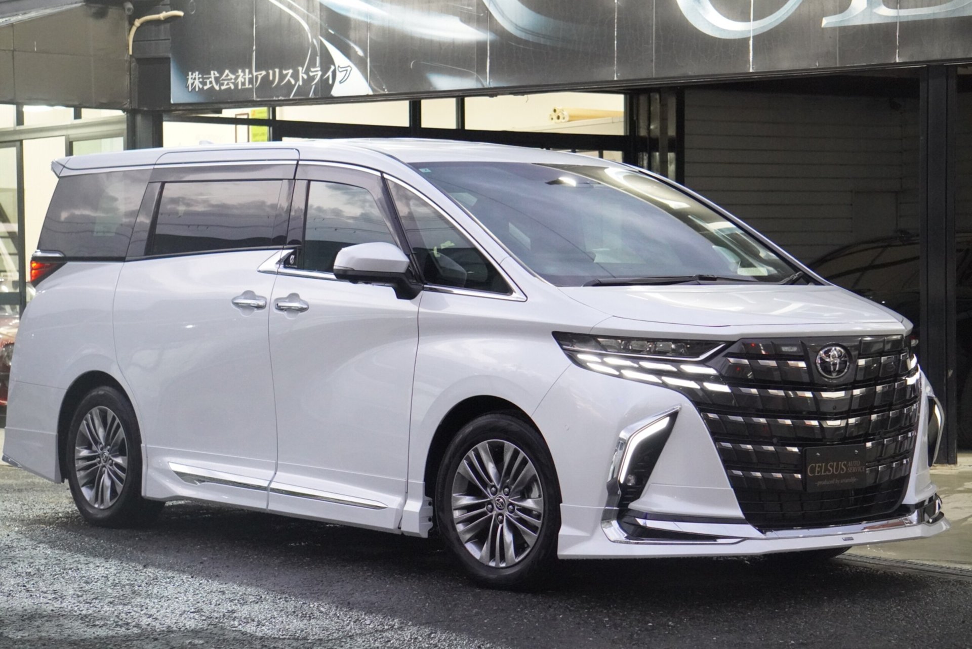 TOYOTA ALPHARD - View 1