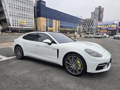 PORSCHE PANAMERA - 1