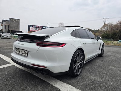 PORSCHE PANAMERA - 4