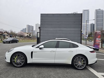 PORSCHE PANAMERA - 3