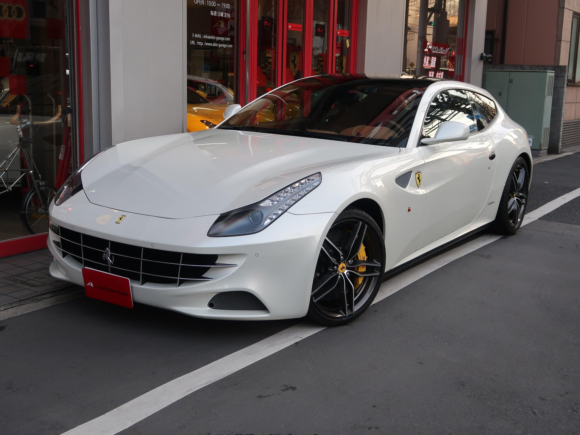 FERRARI FF - View 1