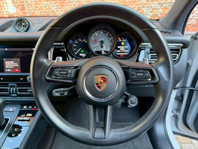 2022 Porsche MACAN — миниатюра 43