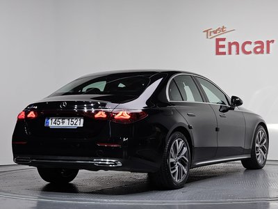 MERCEDES-BENZ E-CLASS - 4