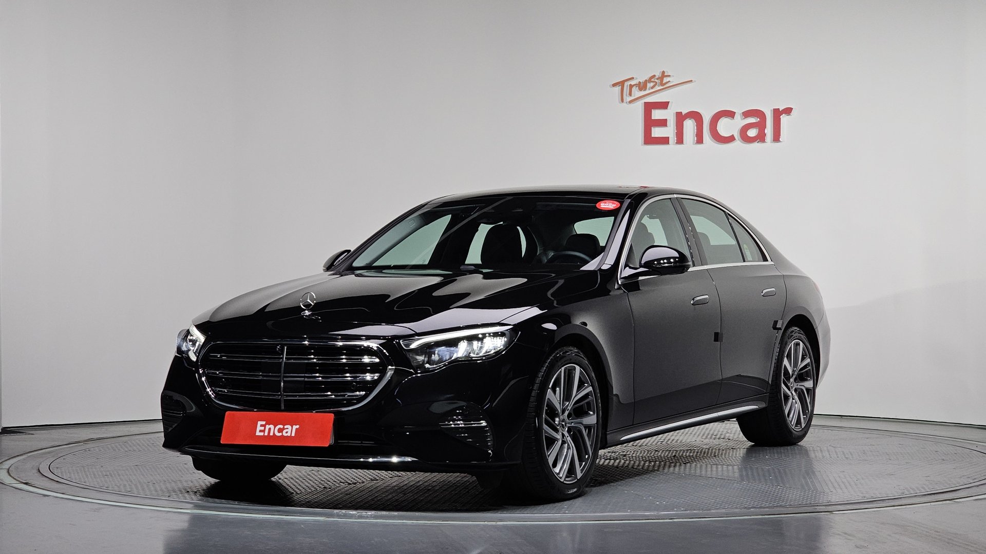 MERCEDES-BENZ E-CLASS - View 1