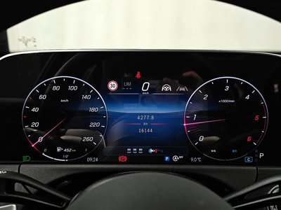 MERCEDES-BENZ E-CLASS - 8