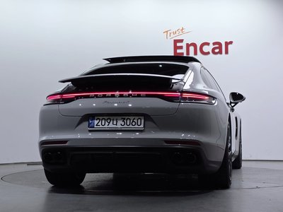 PORSCHE PANAMERA - 3