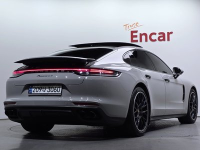 PORSCHE PANAMERA - 4