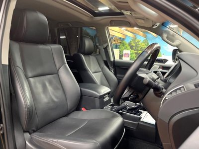 TOYOTA LAND CRUISER PRADO - 9