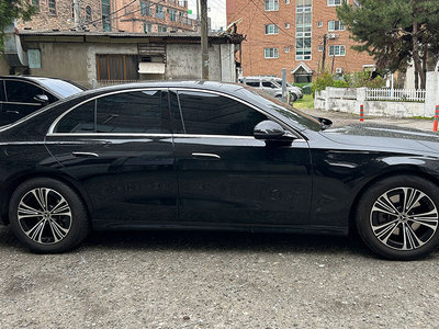 MERCEDES-BENZ E-CLASS - 2