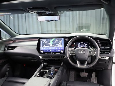 صورة 2 لـ 2023 Lexus RX