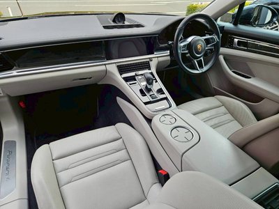 PORSCHE PANAMERA - 4