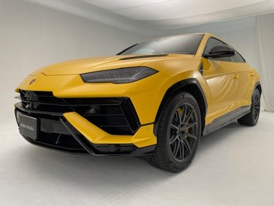 LAMBORGHINI URUS - 4
