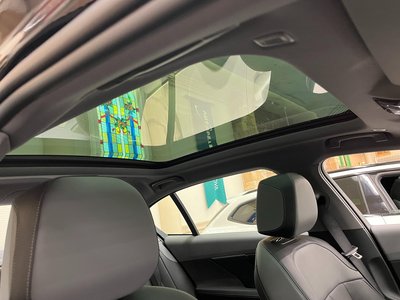 2025 BMW 5 SERIES — миниатюра 8