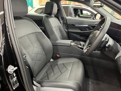 2025 BMW 5 SERIES — миниатюра 9