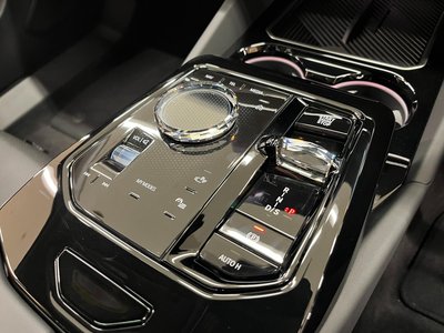 2025 BMW 5 SERIES — миниатюра 30