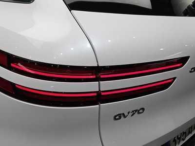 صورة 10 لـ 2023 Genesis GV70