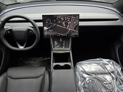 TESLA MODEL Y - 5
