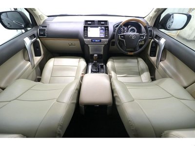 TOYOTA LAND CRUISER PRADO - 10