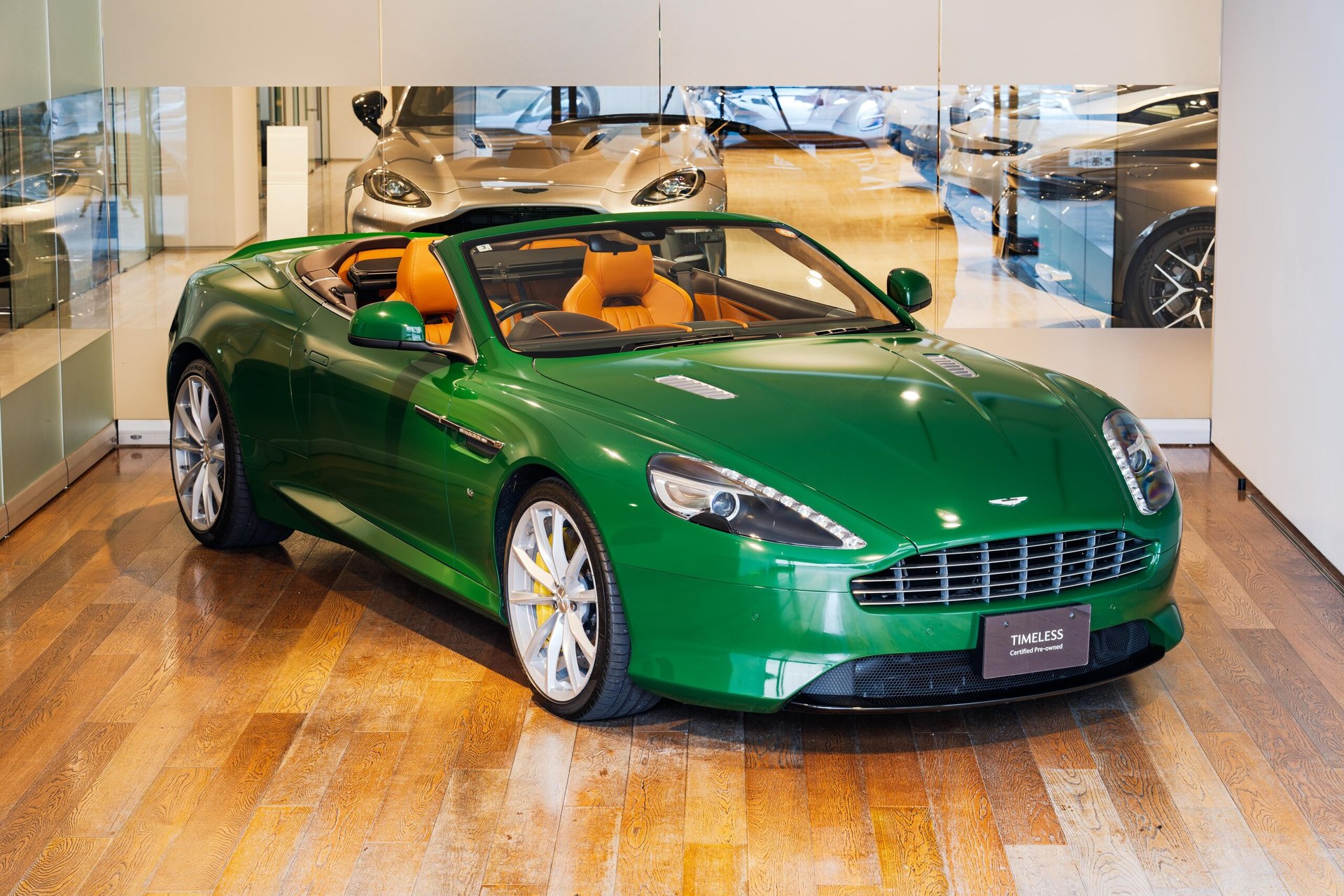ASTON MARTIN DB9 VOLANTE - View 1