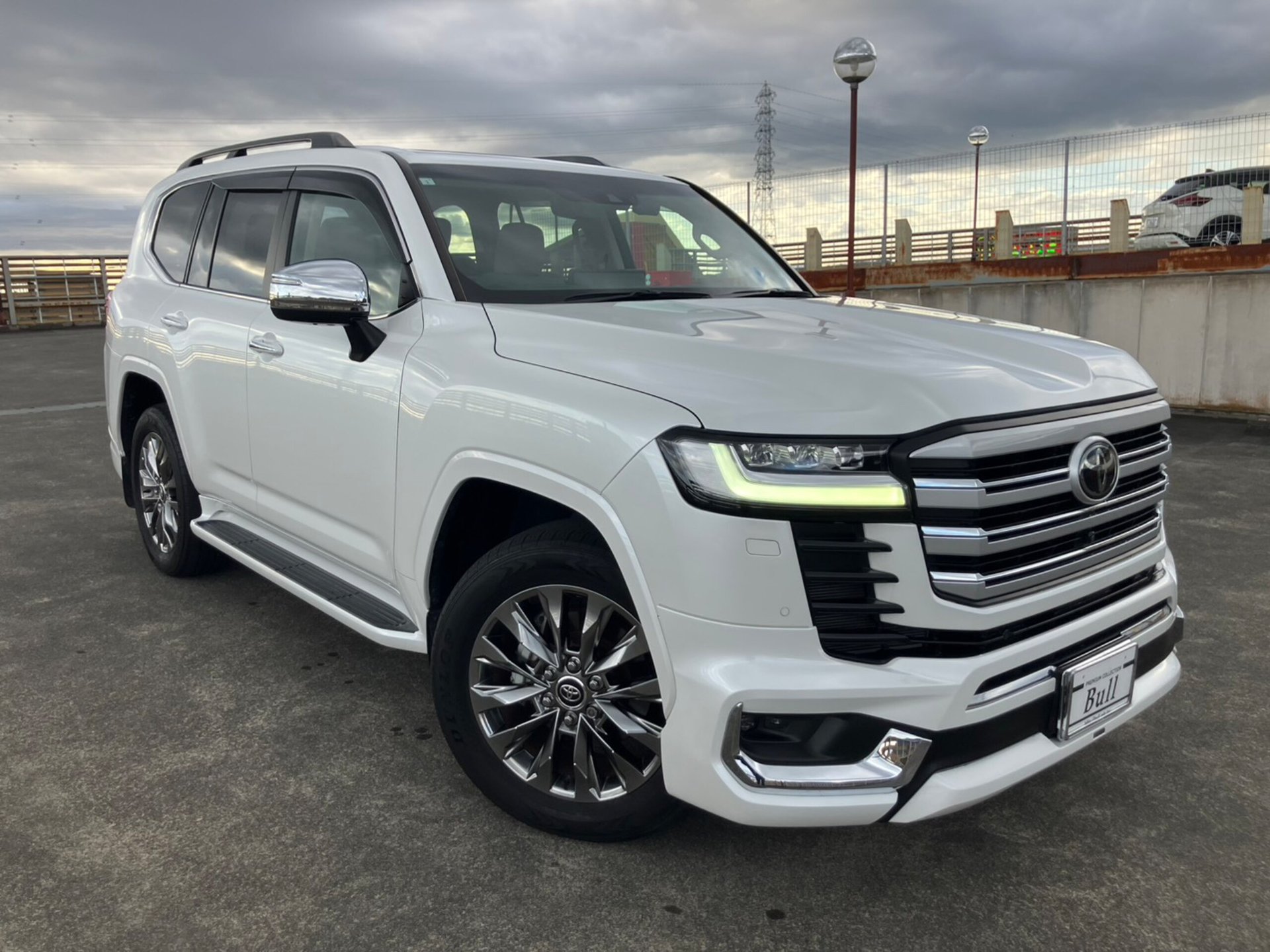 TOYOTA LAND CRUISER 300 - View 1