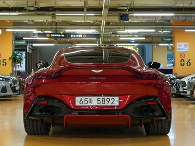 ASTON MARTIN VANTAGE - 4