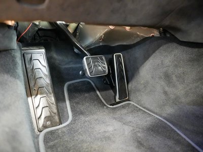 ASTON MARTIN VANTAGE - 10