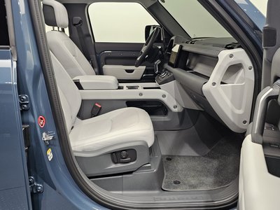 LAND ROVER DEFENDER - 2