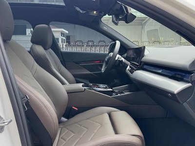 2025 BMW 5 SERIES — миниатюра 19