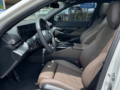 2025 BMW 5 SERIES — миниатюра 17
