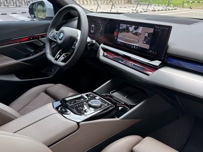 2025 BMW 5 SERIES — миниатюра 16