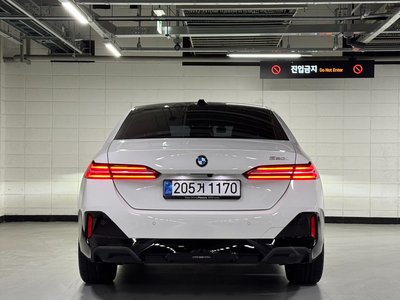 2025 BMW 5 SERIES 照片 3
