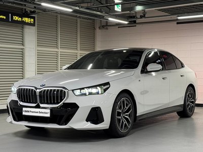 2025 BMW 5 SERIES 照片 1