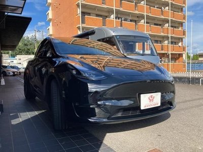 TESLA MODEL Y - 3