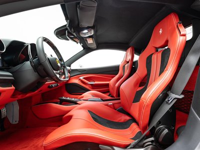 FERRARI F8 - 4