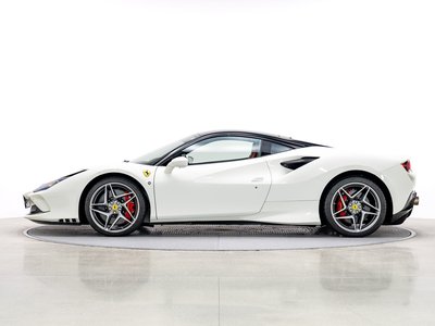 FERRARI F8 - 8