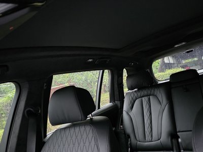 2025 BMW X7 thumbnail 14