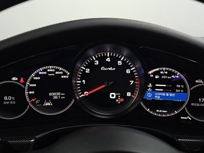 PORSCHE PANAMERA - 8