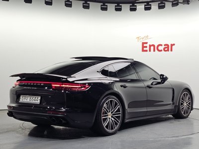 PORSCHE PANAMERA - 3