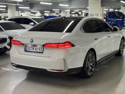 2025 BMW 5 SERIES — фото 5
