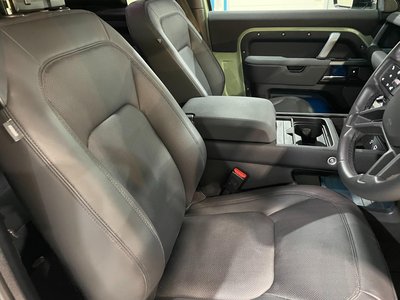 LAND ROVER DEFENDER - 10