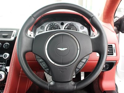 صورة 8 لـ 2012 Aston Martin V8