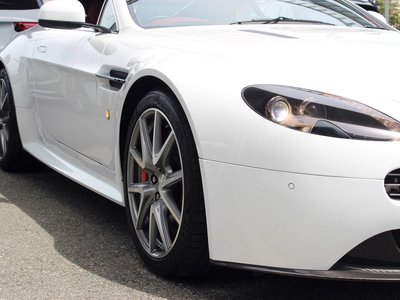 2012 Aston Martin V8 — миниатюра 13