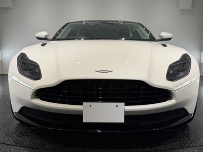 ASTON MARTIN DB11 - 4