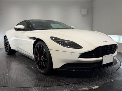 ASTON MARTIN DB11 - 5
